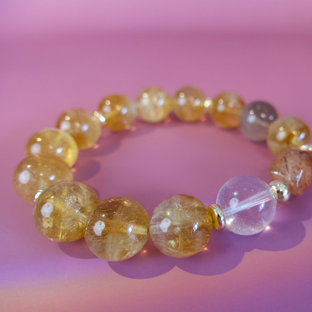 Close-up of golden crystals, rutilated quartz and gold details